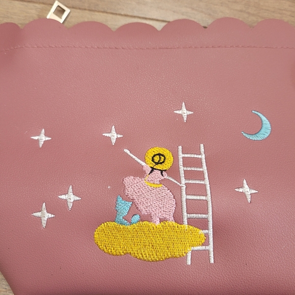 Dusty pink leather purse with embroidery - Picture 2 of 5